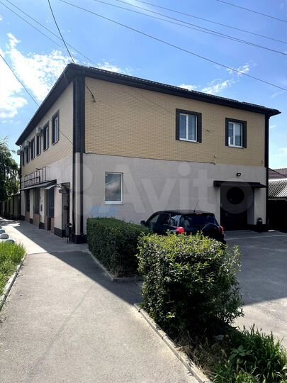 Отдельное фасадное двухэтажное здание