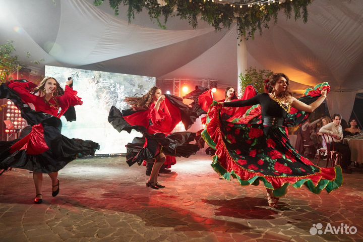 Народный цыганский ансамбль 