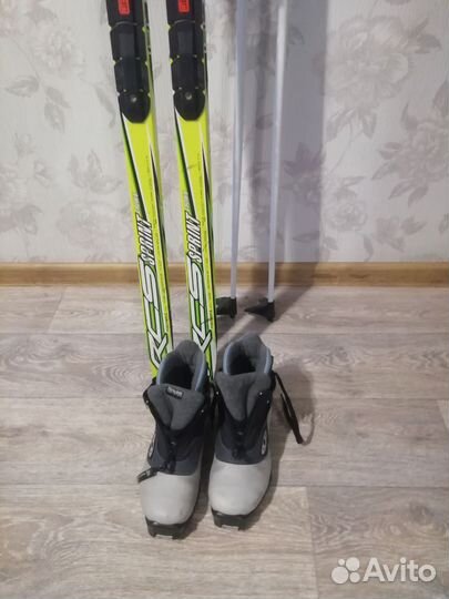 Лыжные ботинки salomon, детские. Длина лыж 150 см