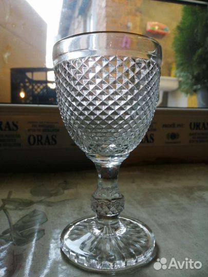 Бокалы для вина новые