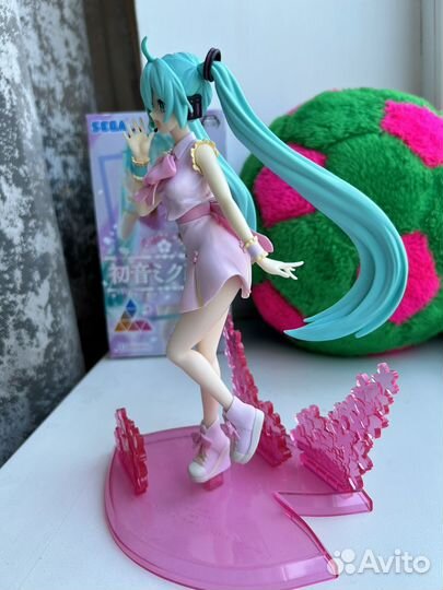 Аниме Фигурка Хатсуне Мику весна оригинал