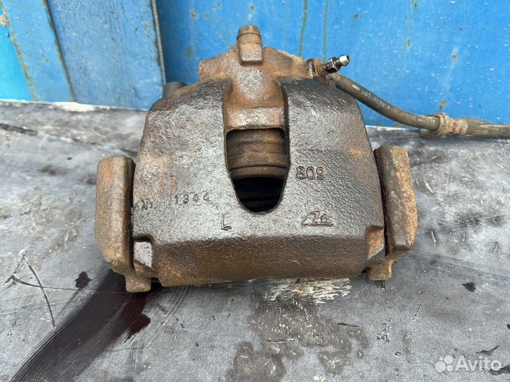 Honda accord 7 передний левый суппорт