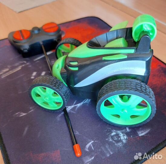 Машинка на радиоуправлении перевертыш