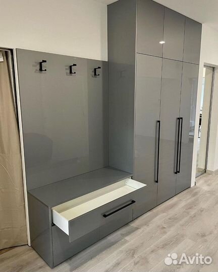 Распашной шкаф