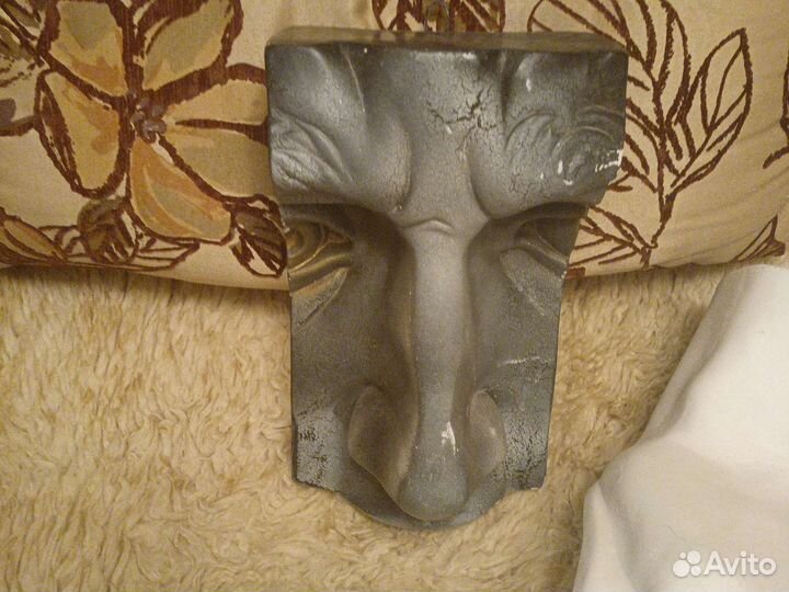 Скульптуры нос Давида и череп б.у