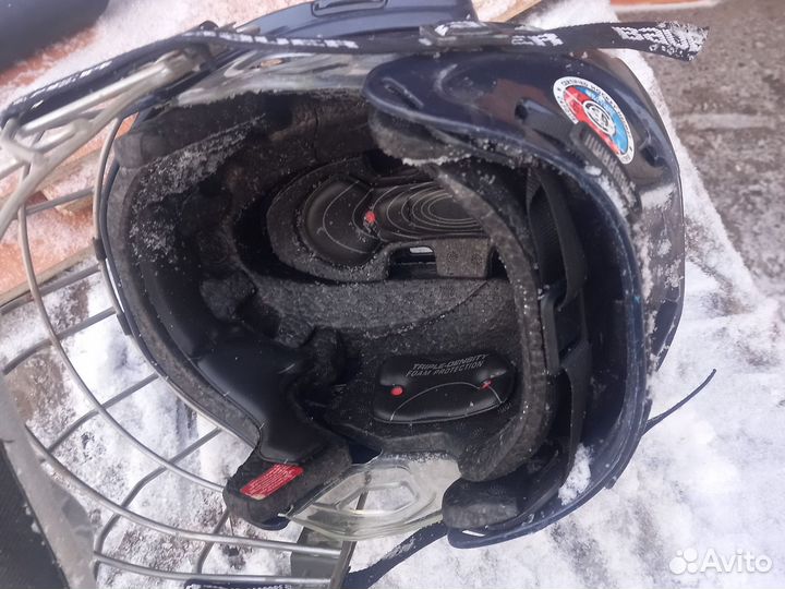 Хоккейный шлем