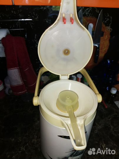 Термос помповый