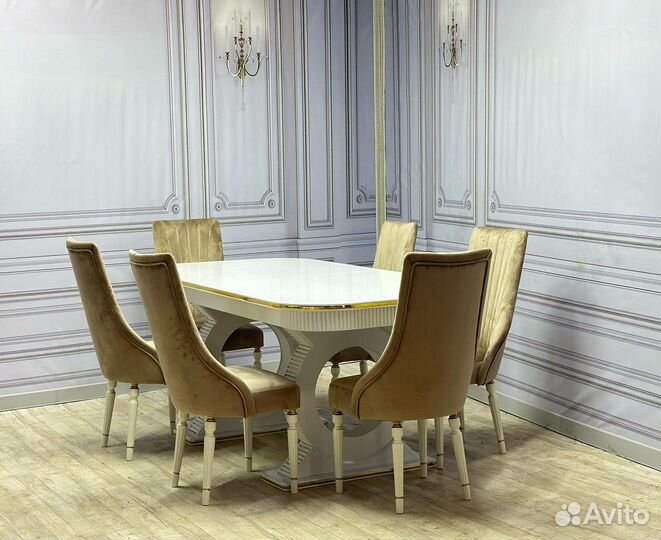 Стол и стулья