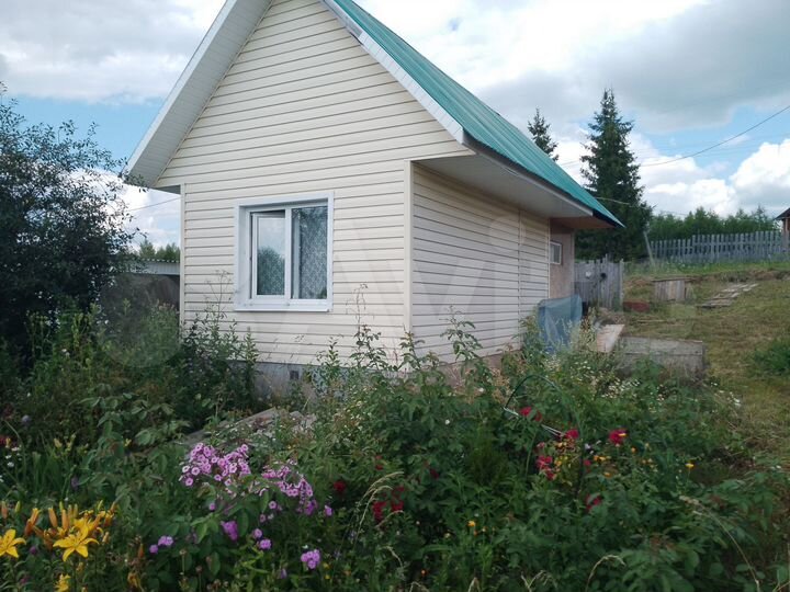 Дом 10 м² на участке 15 сот.