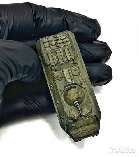 Коллекционная модель советского бтр-80