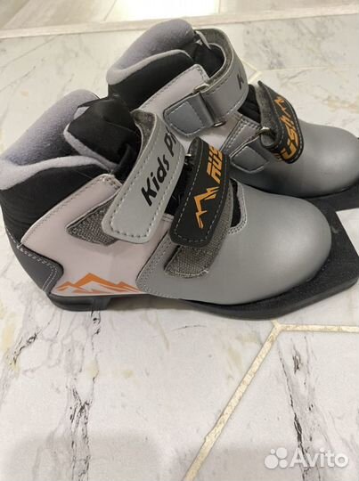 Лыжные ботинки