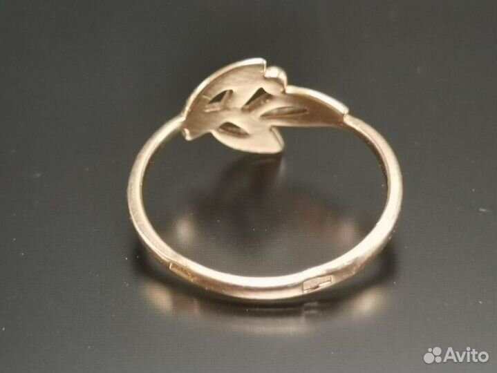 Золотое кольцо 585 пробы массой 1.11 грамма (Р15,5