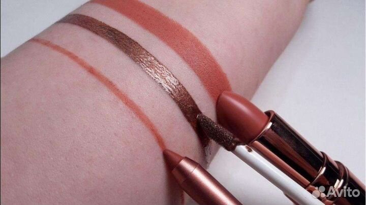 Блеск для губ Revolution