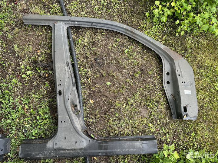 Боковина правая Ниссан Икстрейл Т31