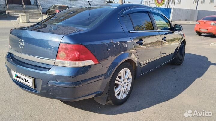 Opel Astra 1.6 МТ, 2011, 200 000 км