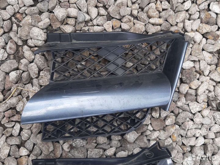 Решетка радиатора Мицубиси Аутлендер 1 левая