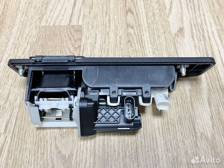 Pучка открывания крышки бaгажника Меrсedеs W166