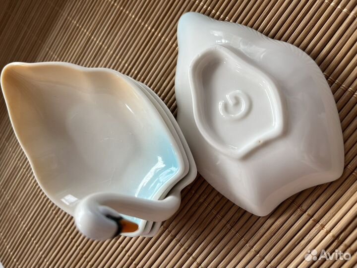 Фарфоровый соусник Лебедь (старый, Китай)