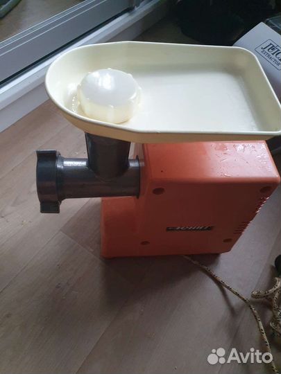 Мясорубка электрическая новая