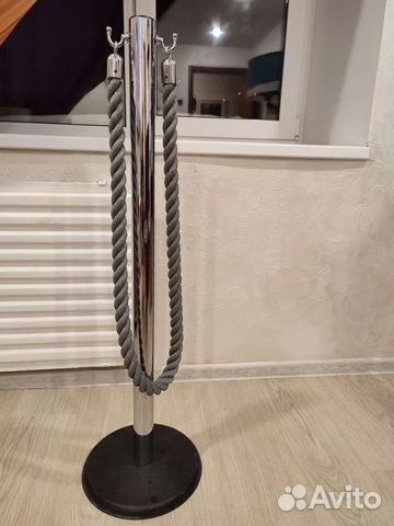 Стойка с канатом