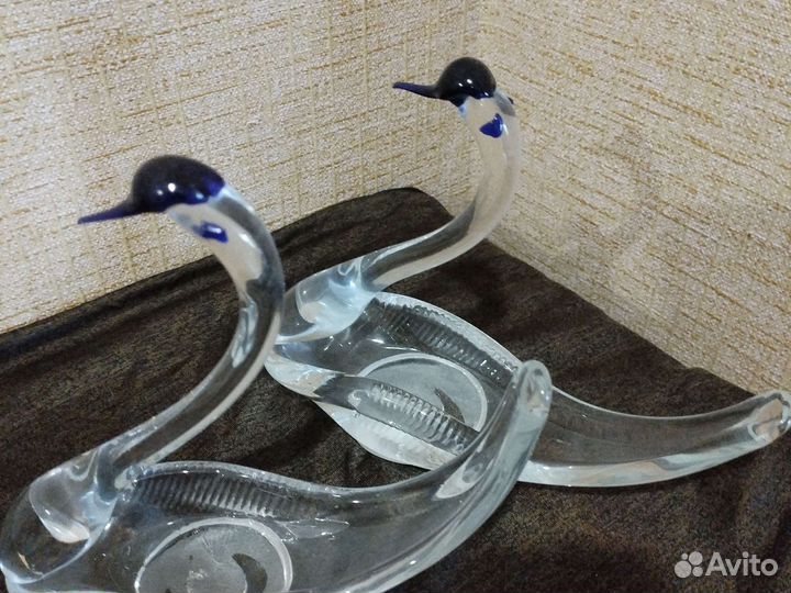 Лебедь стекло