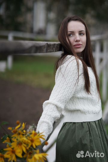 Свитер белый