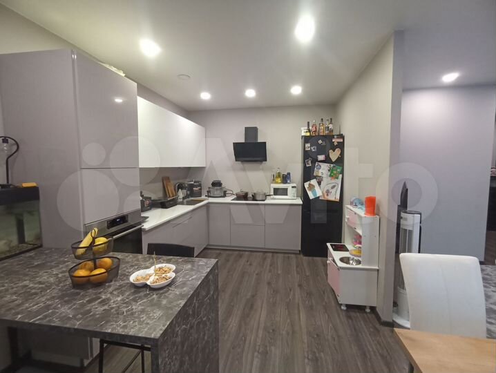 3-к. квартира, 82 м², 1/9 эт.