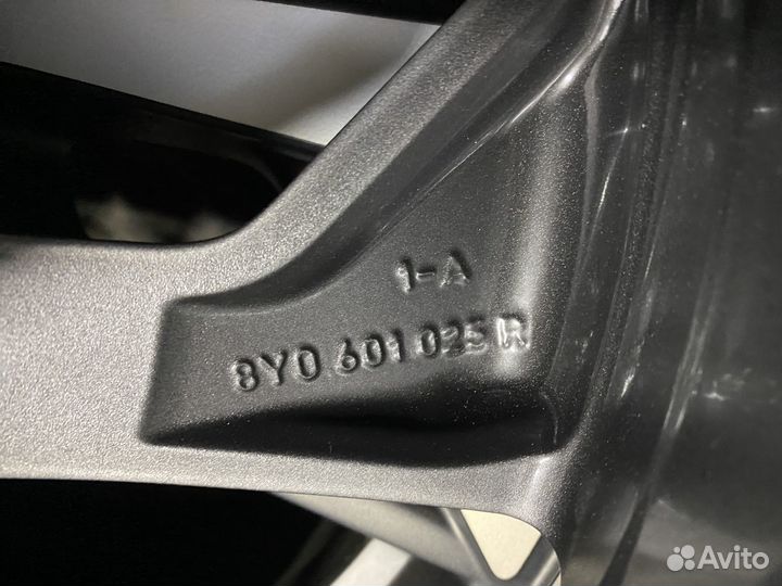 Оригинальные колёса на Audi A3 S3 R19