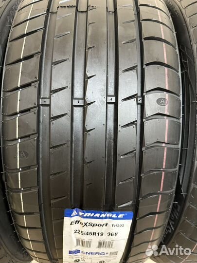 Triangle EffeXSport TH202 225/45 R19 97Y