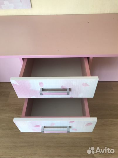 Столик и шкафчик