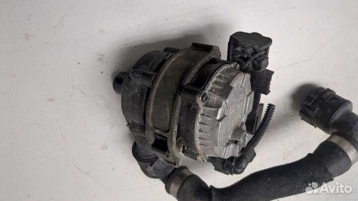 Насос водяной BMW 5 G30, G31