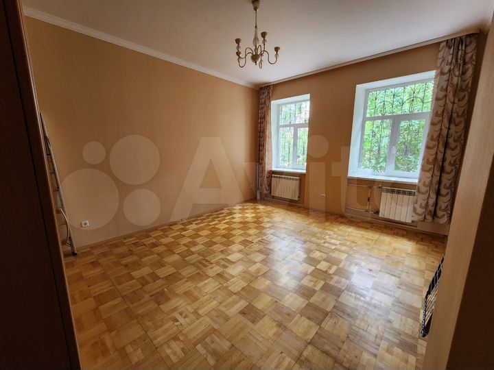 3-к. квартира, 82 м², 1/2 эт.