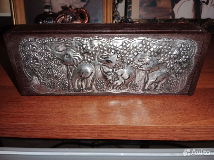 Шкатулка деревянная со слонами, из Тайланда