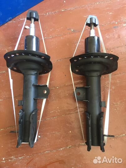 Передние стойки амортизаторов