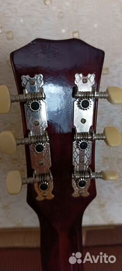 Акустическая гитара