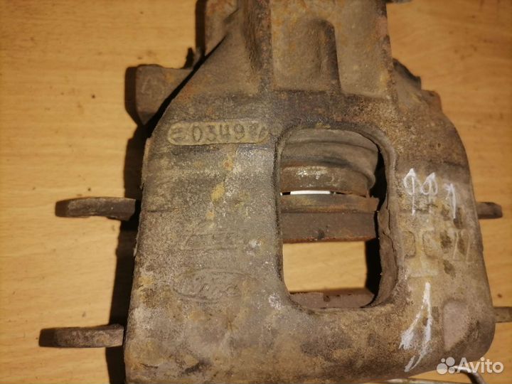 Суппорт передний Ford Focus 1