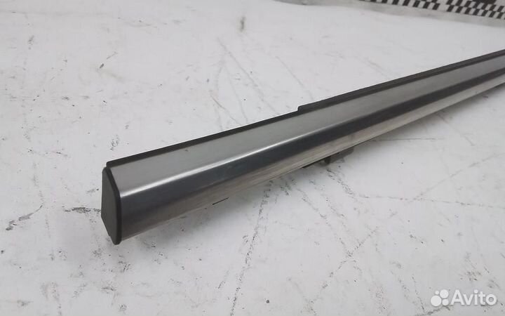 Молдинг стекла двери задней левой Kia Sorento 4