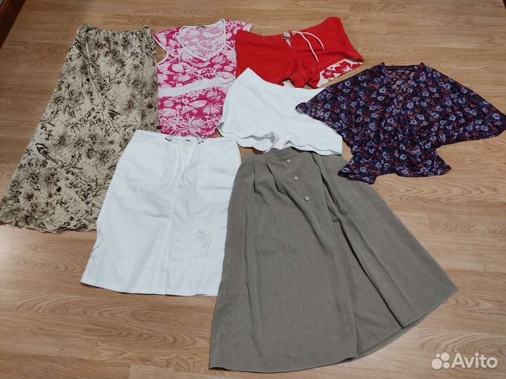 Отдам даром женские вещи