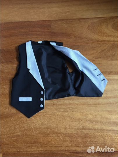 Жилет праздничный на мальчика ростом 110-122 см
