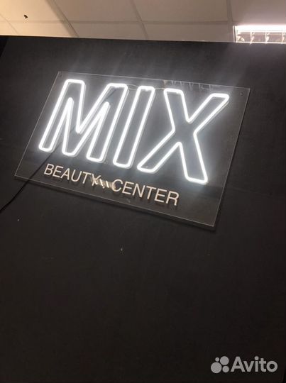 Неоновая вывеска готовая как есть