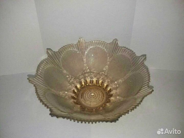 Салатница, пивные кружки и розетки