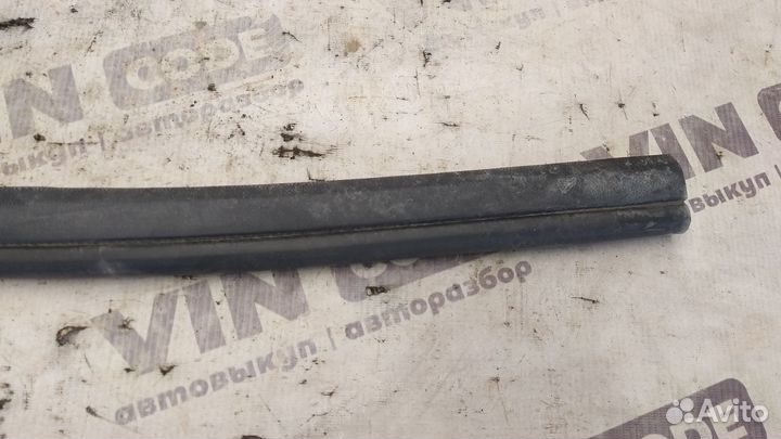 Уплотнитель двери задний левый Ford Kuga 1