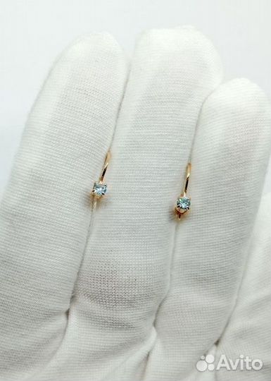Золотые серьги с камнем