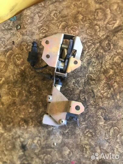 Замок стекла багажника Porsche Cayenne 955 2005