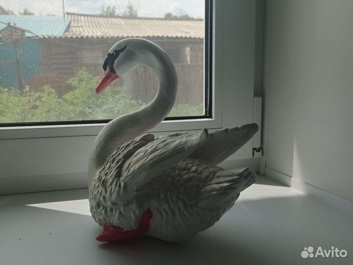 Статуэтка лебедь