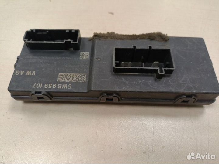 Блок управления багажного отсека Audi Q3 2021