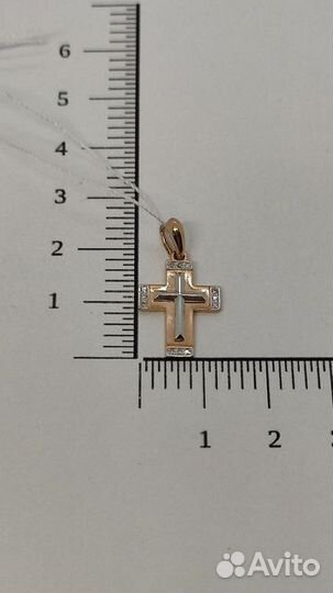 Золотая подвеска с камнем