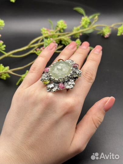 Серебряное кольцо с пренитом и турмалинами