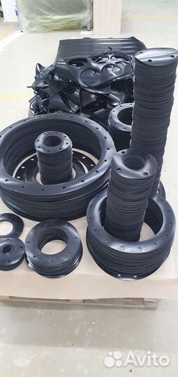 Раскрой ткани, резины, паронита, изолона