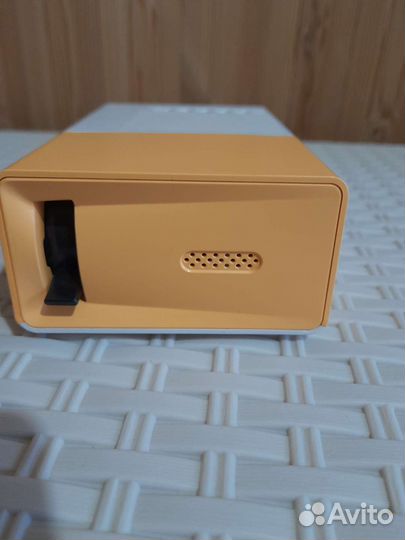 Домашний кинотеатр (проектор) YG-300